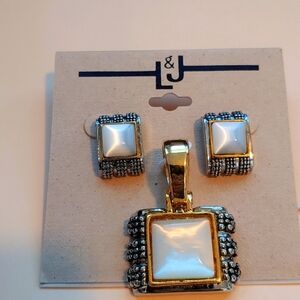 Von Maur Earring/Pendant set